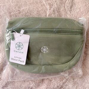 NWT GAIAM Altitude Waist Pack Sage Green